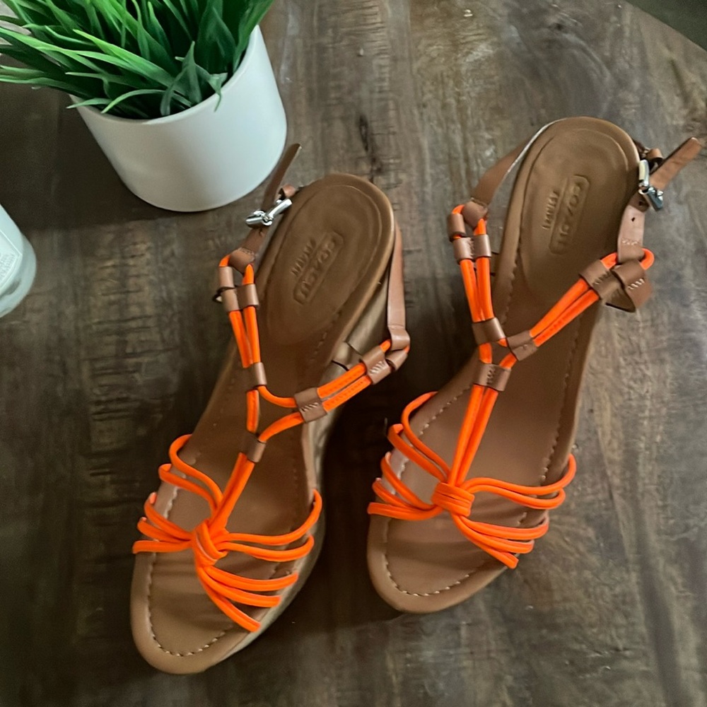 New beautiful wedge sandals
